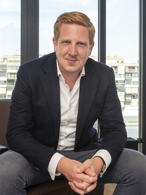 Dr. Jonas Kiefer